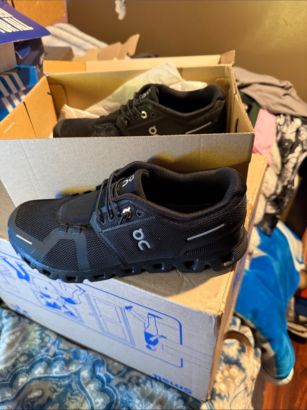 On Running Men's Black Low-Top Cloud-Style Athletic Shoes